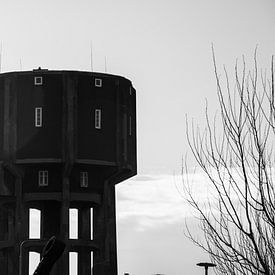 Een watertoren in IJmuiden van Zaankanteropavontuur