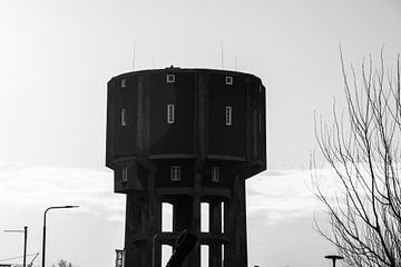 Een watertoren in IJmuiden van Zaankanteropavontuur