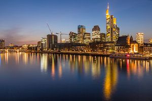 Blick auf die Skyline von Frankfurt vom Eisernen Steg