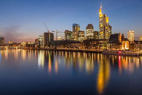 Blick auf die Skyline von Frankfurt vom Eisernen Steg