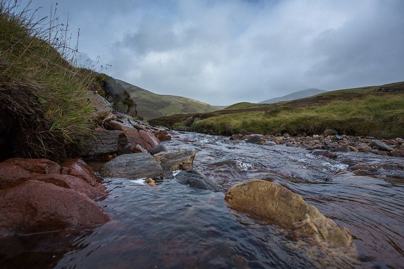 Landschap water Schotland highlands  Natuur von Ronald Groenendijk