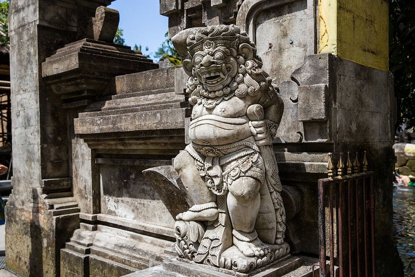 Standbeeld tempel Bali van Martijn Bravenboer