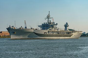 USS Mount Whitney (LCC/JCC 20) van de U.S. Navy. van Jaap van den Berg