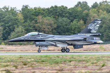 Belgian F-16 Demo Team: the Dark Falcon. by Jaap van den Berg