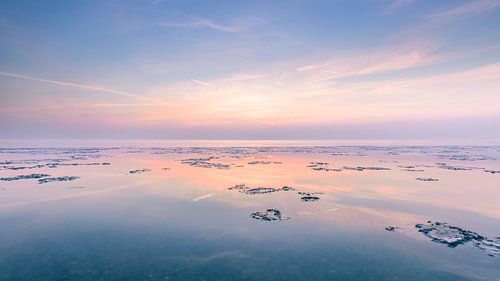 Zonsondergang met waterige zon