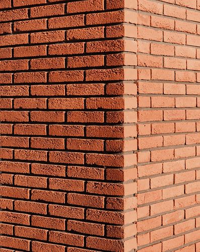 Backsteinmauer Amsterdam, Vertikal, Nord-Holland, Niederlande von Aaya Photographs, Aaya Mohamed