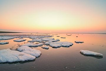 Poolijs en zeelandschap op de zandplaten in de Waddenzee van Sjoerd van der Wal Fotografie