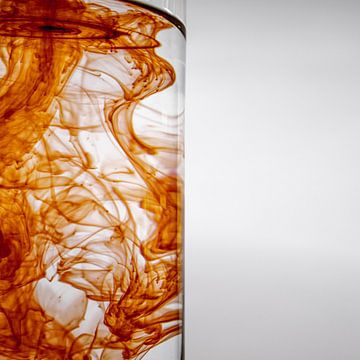 Kleur lost op in water van Mixed media vector arts