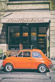 Fiat 500 classic Italian car parked in the city by Sjoerd van der Wal Photography