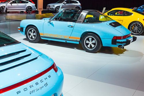 Vue arrière d'une Porsche 911 Targa de 1974, voiture de sport classique