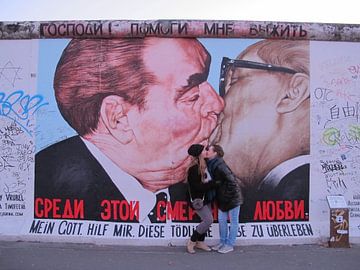 Kissing the wall van Taco Ruiten