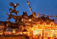 Die Bremer Stadtmusikanten und Weihnachtsmarkt mit  Marktplatz-Westseite und Obernstra�e bei Abendd� von Torsten Krüger Miniaturansicht