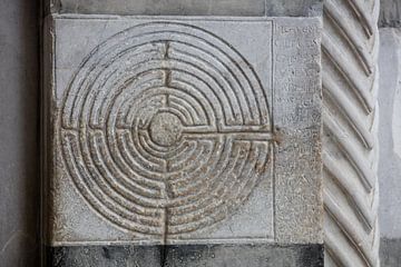 Labyrinth im Portal des Doms von Lucca, Toskana, Italien