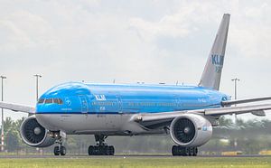 Departing KLM Boeing 777-200. by Jaap van den Berg