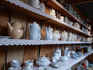 verzameling theepotten en servies
