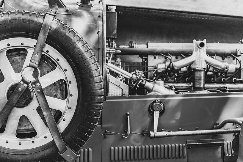 Bugatti Type 43, voiture de sport classique des années 1920, roue de secours et détail moteur par Sjoerd van der Wal Photographie