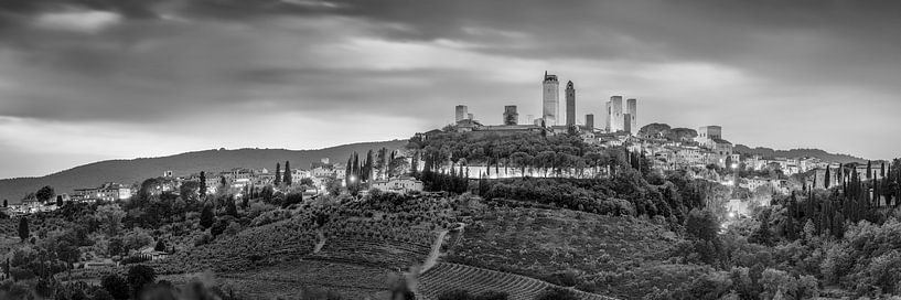 Sfeervol San Gimignano in Toscane in Italië in zwart-wit van Manfred Voss, Zwart-Wit Fotografie