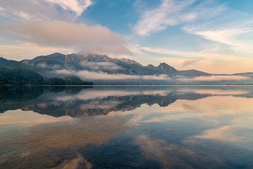 Ochtendsfeer aan de Walchensee in Beieren