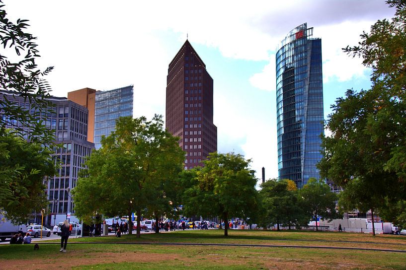Scène de parc avec gratte-ciel par Edgar Schermaul