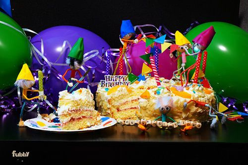 Wir feiern Fubby's mit Kuchen als Belohnung.