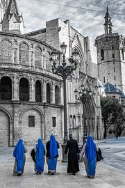 Les nonnes et les prêtres sur Dieter Walther