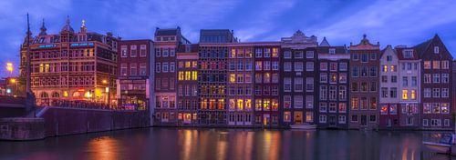 Amsterdam Damrak in de avond RawBird Photo's Wouter Putter