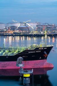 Pétrolier dans le port de Rotterdam