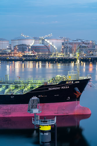 Olietanker in de Rotterdamse haven