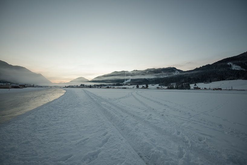 Weissensee in de vroege ochtend van Marco Bakker