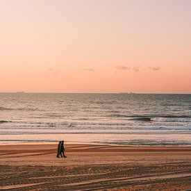 Sonnenuntergang am Strand von Wenduine (De Haan) an der belgischen Küste von Elke Wendrickx