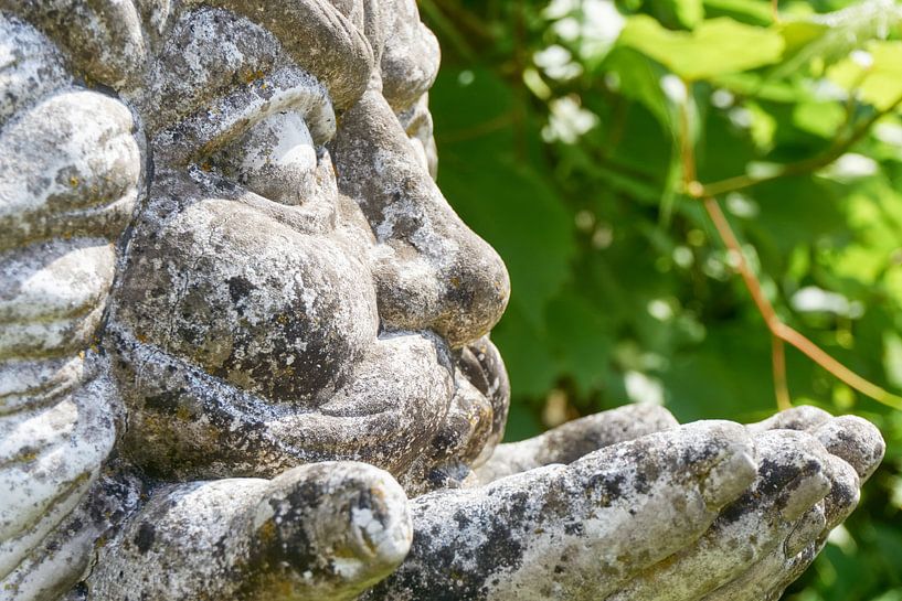 Statue patinée dans le jardin par Harry Wedzinga
