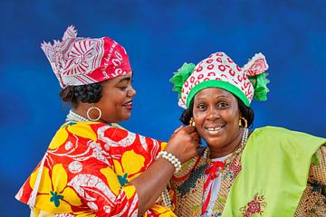 Surinam, Paramaribo. Kreolische Frauen in Kotomisi-Kleidung.