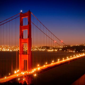 Golden Gate Bridge in de avond  van Melanie Viola