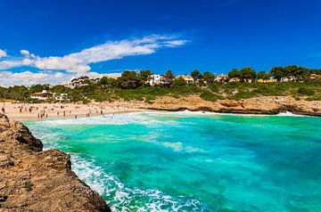 Strand aan de baai van Cala Mandia, Mallorca Spanje, Balearen van Alex Winter