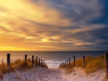 La plus belle entrée de plage de Katwijk aan Zee au coucher du soleil
