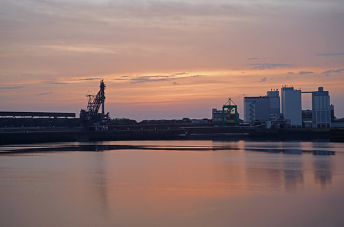 Zonsopgang in de haven van Bremen