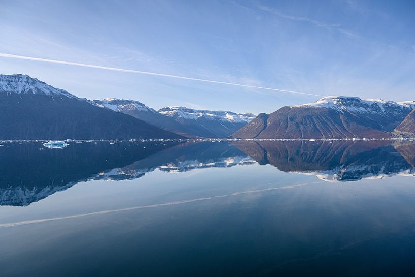 Reflection of coastline with aircraft stripes by Ellen van Schravendijk