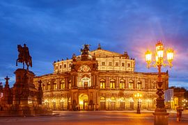 Semperoper Dresden by Peter Schickert