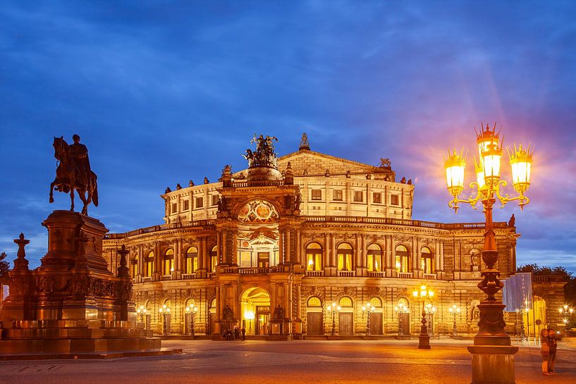 Semperoper Dresden van Peter Schickert