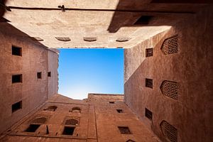Lichthof einer Lehmfestung im Oman