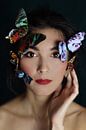 Bildnis einer Frau mit Schmetterlingen von Iris Kelly Kuntkes Miniaturansicht
