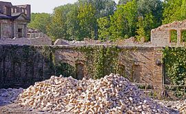 Demolition of the storage building of the complex Böllberger Mühle in Halle