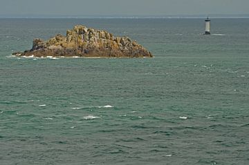 Lighthouse off the coast of Pointe Grouin by Remco Swiers