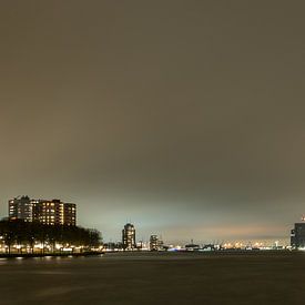 Rotterdam bij nacht van Léontine Lamers