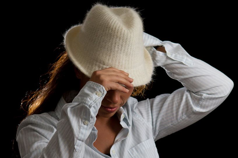Vrouw met hoed by view photo