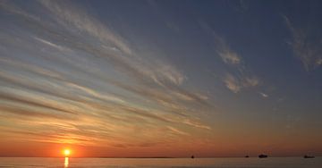 un magnifique coucher de soleil depuis la plage de Blouberg sur Werner Lehmann