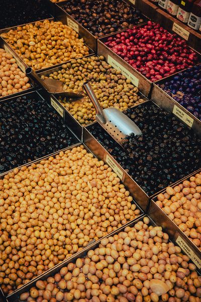 Kleurrijke diversiteit: Olijfmarkt in Turkije van NZME Photography