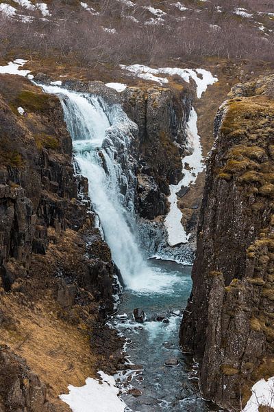 Une chute d'eau à la fin de l'hiver par Maarten Borsje