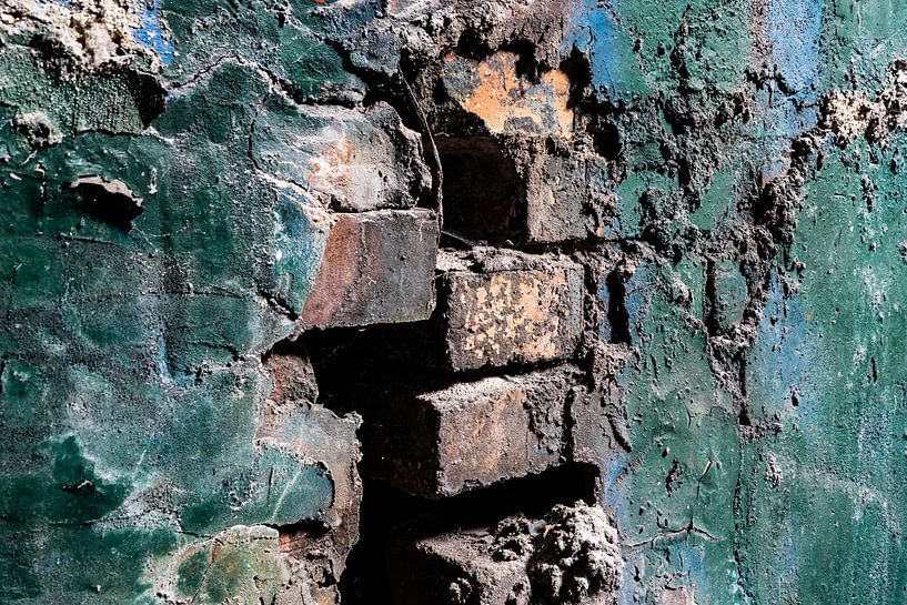 Riss in alter Ziegelmauer - Stilleben Lost Place Alter Flugplatz Rangsdorf von Frank Herrmann
