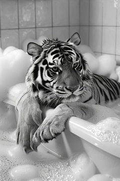 Majestätischer Tiger in der Badewanne - Ein beeindruckendes Badezimmerbild für Ihr WC von Felix Brönnimann